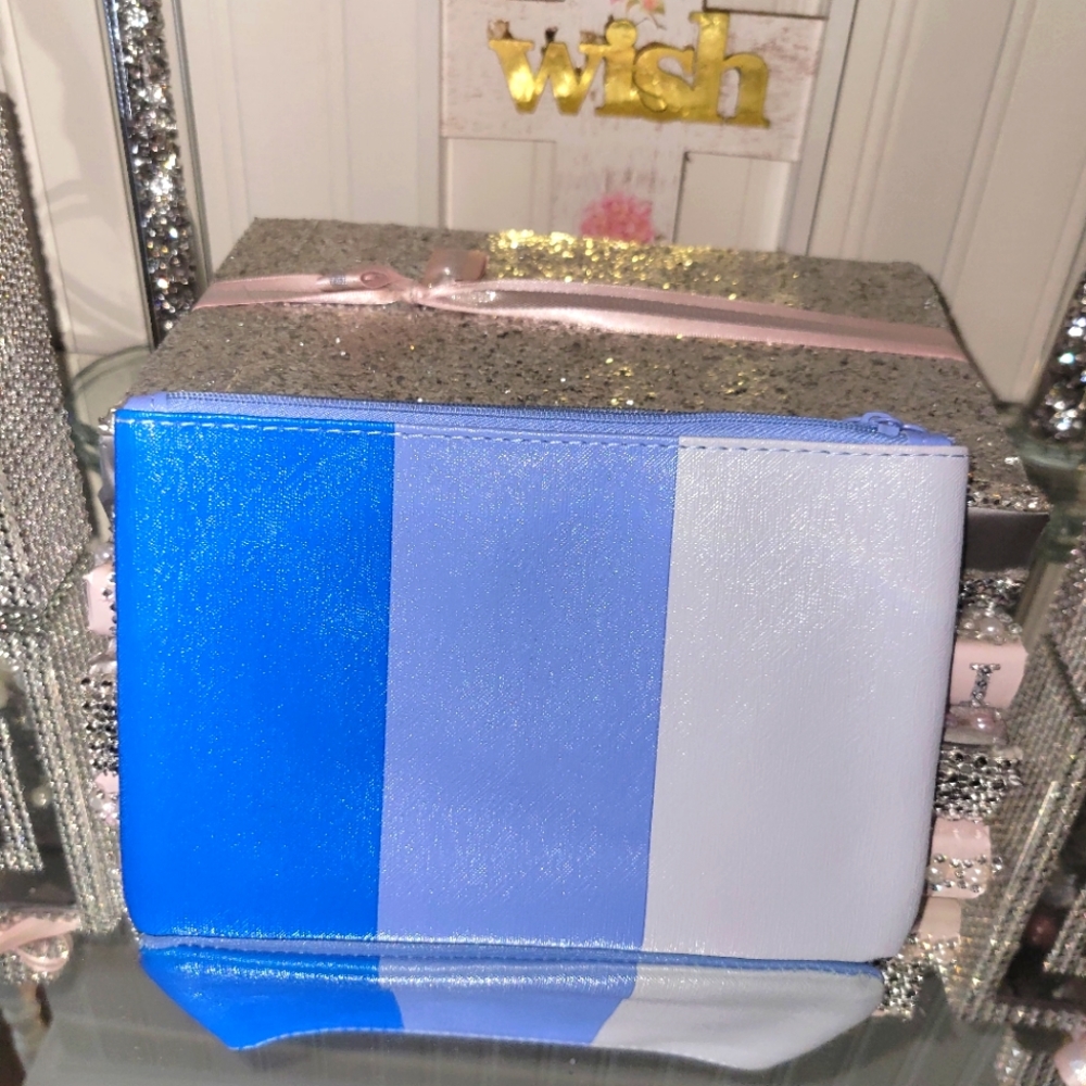 NWOT 🌸 Limited Edition Ipsy cosmetic Bag 🌸